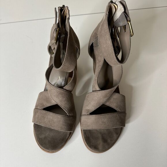 Melrose & Market Gray Taupe Suede Brass Ankle Buckle Sandal Block Heel Shoes 7.5 - Picture 2 of 9